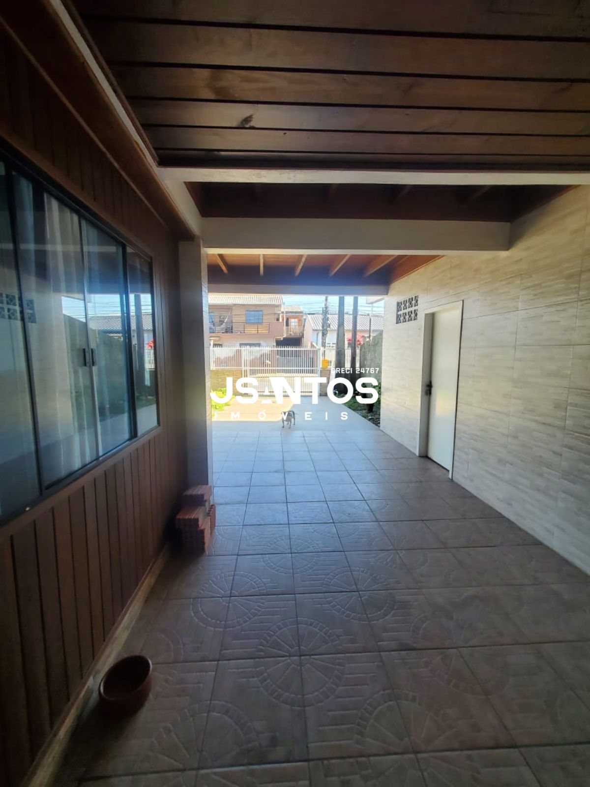 Casa · 200m² · 4 Quartos · 2 Vagas