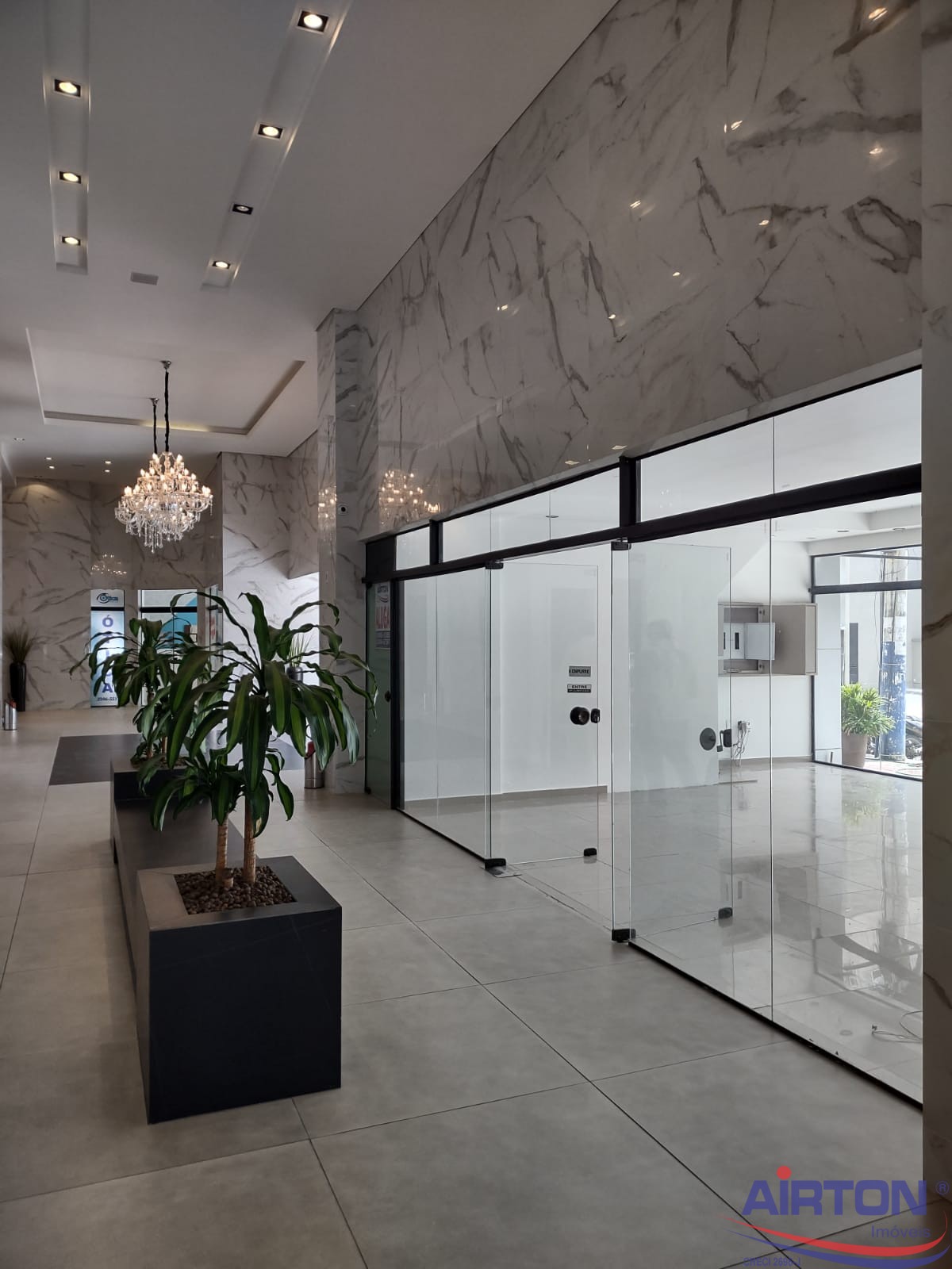 ALUGA SALA COMERCIAL + MEZANINO - CENTRO - ITAJAÍ SC