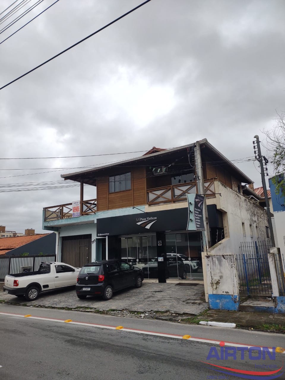 ALUGA RESIDÊNCIA - 1 SUITE E 2 DORMITÓRIOS - Bairro Cordeiros - Itajaí - SC