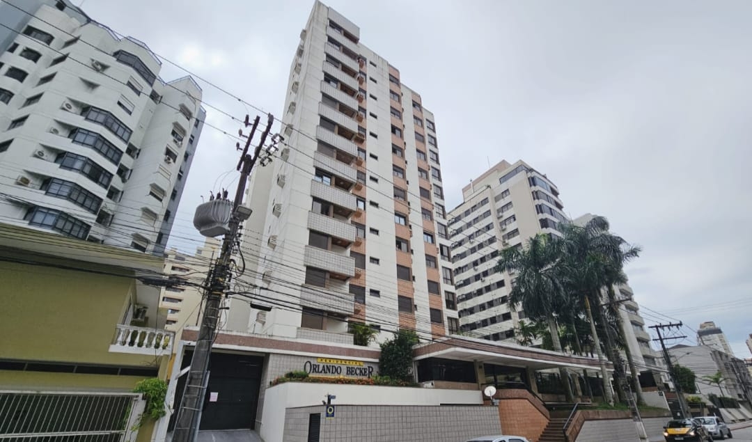 LINDO APTO CENTRO DE FLORIANÓPOLIS
