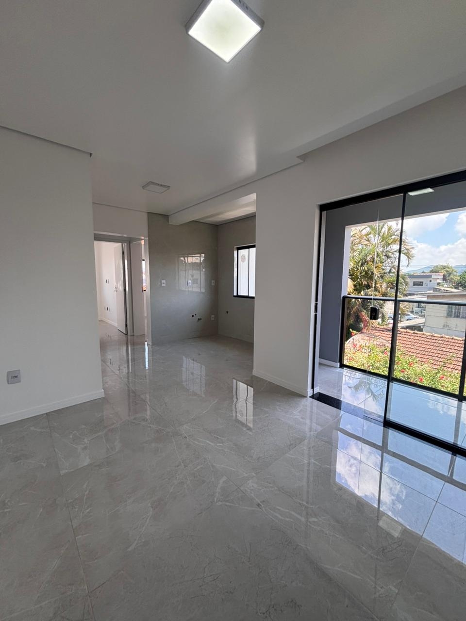 Apartamento 2 dormitórios com Sacada c/ churrasqueira - São Vicente